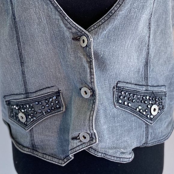 Grey Vest - Picture 3 of 3